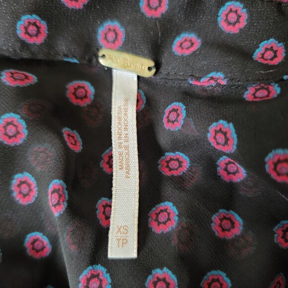 Free People Black Floral Button Blouse Long Sleeves Pockets Semi Sheer XS Hi Low - Picture 9 of 12